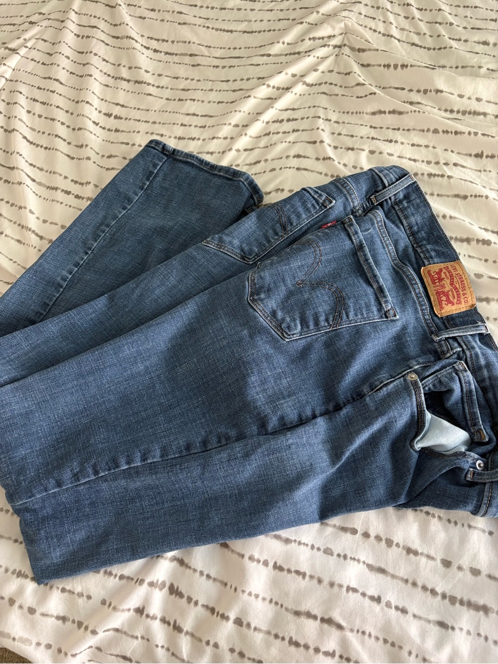 Plus Size Levi's Medium Blue Denim Jeans Classic Bootcut Sz 16